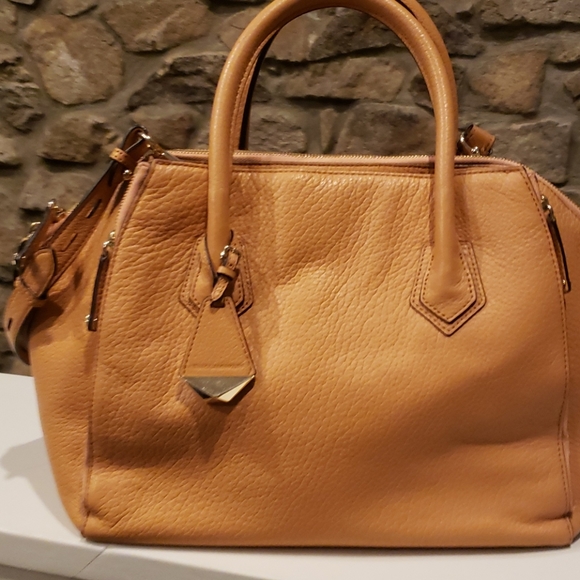 Handbag - Picture 2 of 8